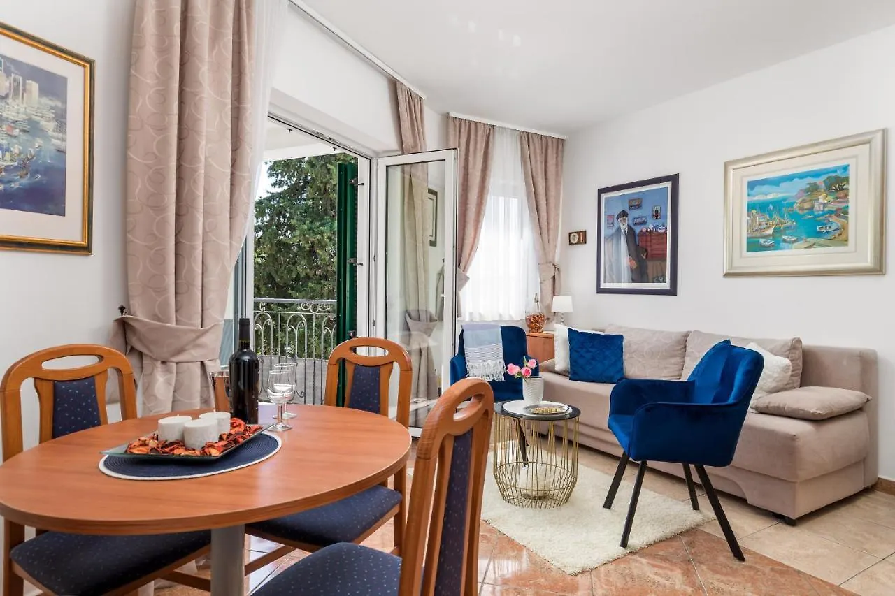Light Summer Apartment With A Swimming Pool Opatija