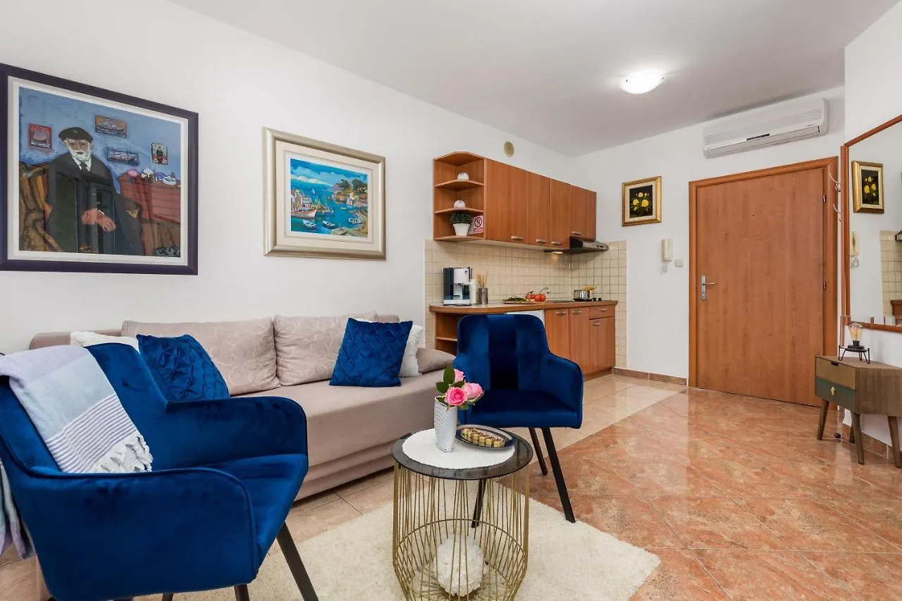 Light Summer Apartment With A Swimming Pool Opatija